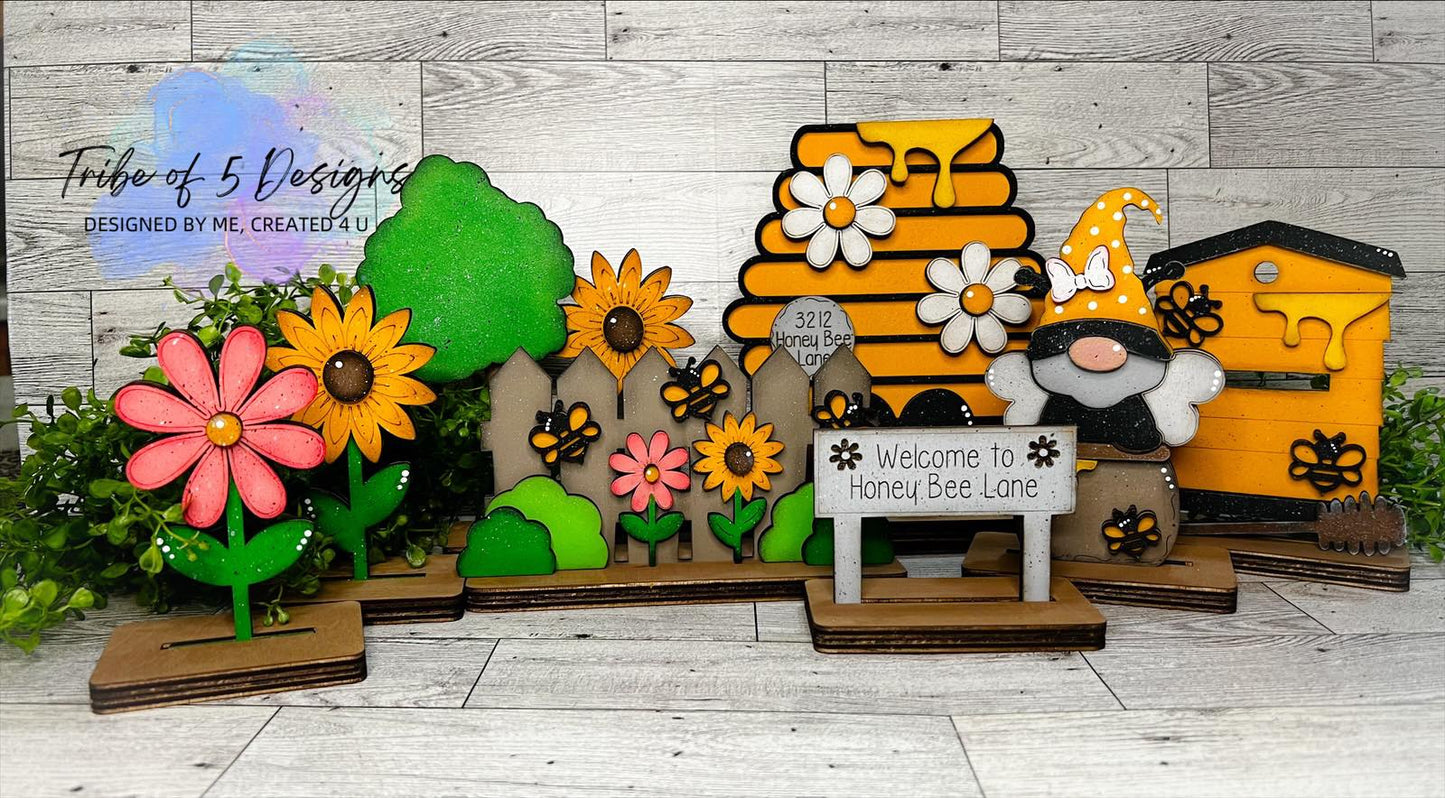 Honey Bee Lane Shelf Sitter Scene