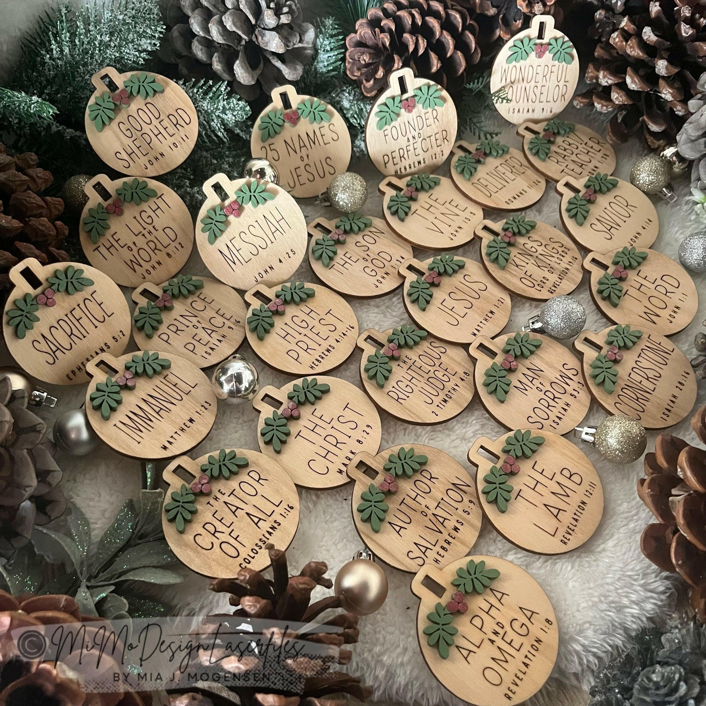 25 Names of Jesus 3D Christmas Tree incl. 26 ornaments, scored (single line) with wreath