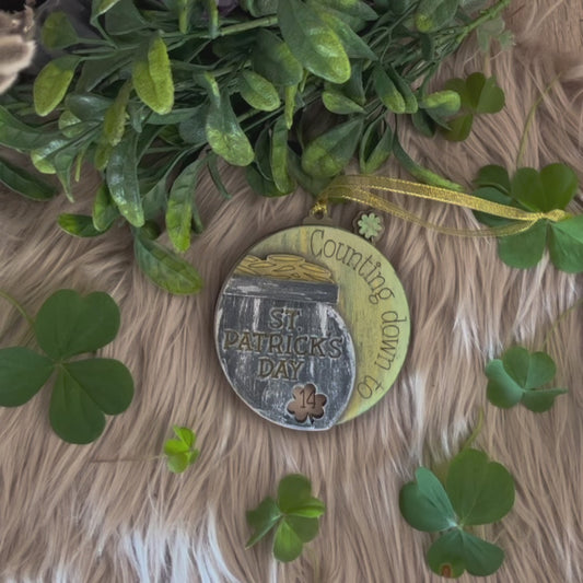 St. Patrick's Day Countdown Spinner, Magnet or Ornament Tag - Pot of Gold - Clover on the lever