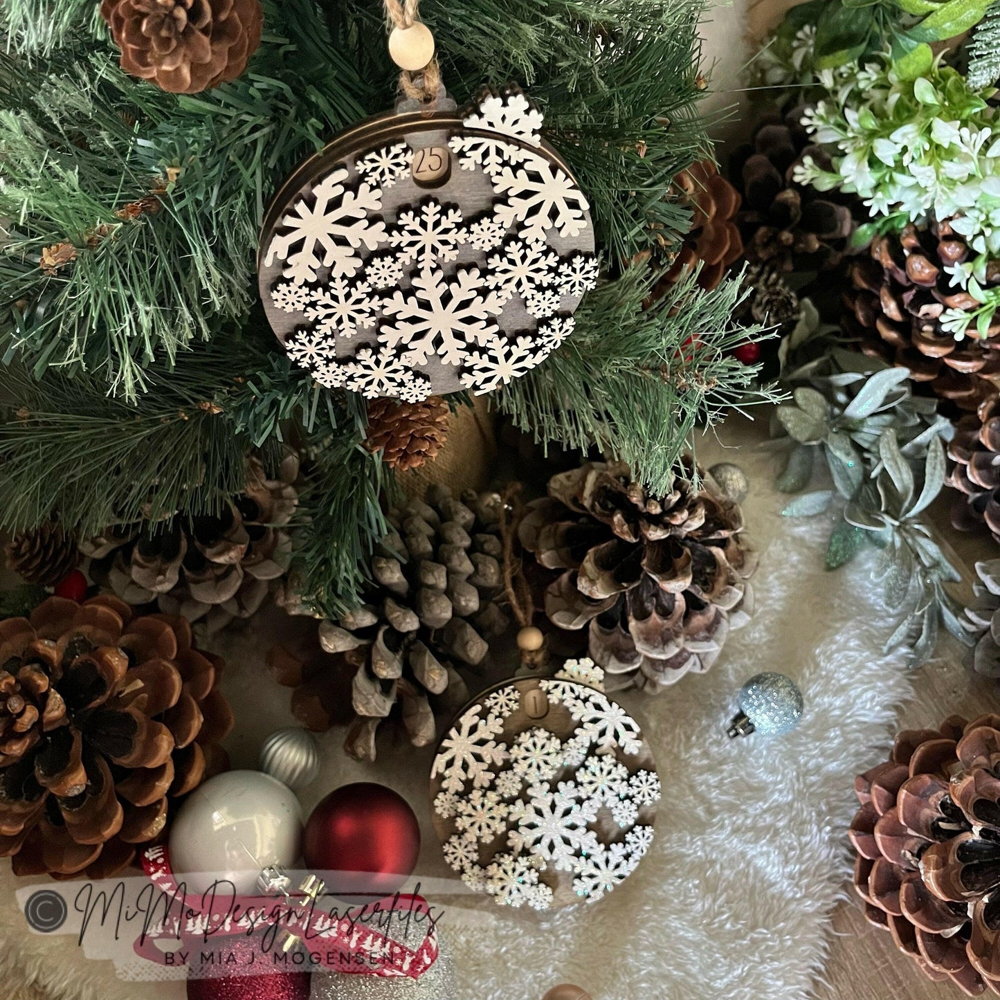 Snowflake Lace Countdown / Advent Calendar Sliding Ornament - Counting up or down with 24 or 25 days
